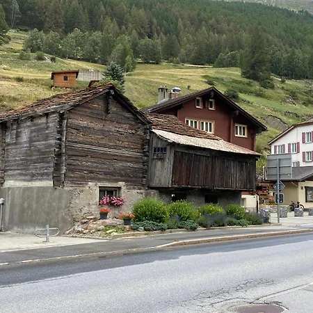 Refuge Alpin, Vue Et Grande Terrasse